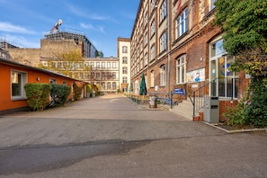 Courtyard - a&o Berlin Friedrichshain (Berlin)