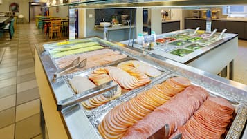 Tägliches Frühstücksbuffet (11.90 EUR pro Person)