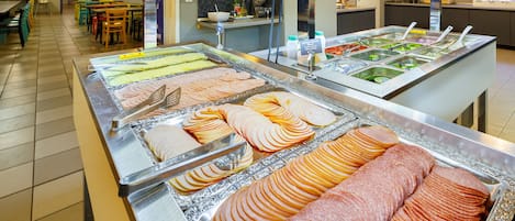 Desayuno buffet todos los días (EUR 11.90 por persona)
