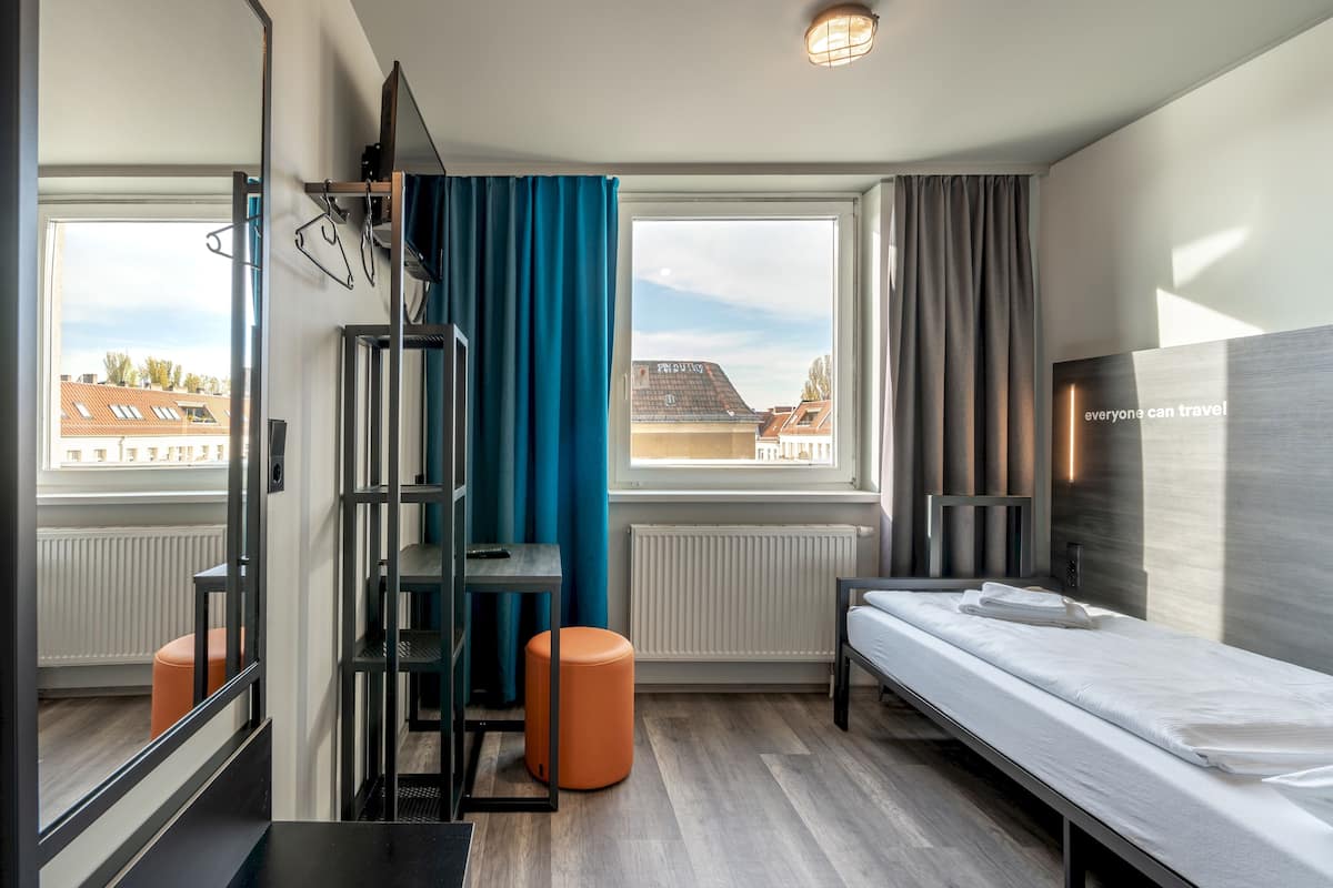 Single Room | Free WiFi, bed sheets