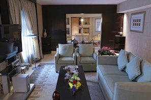Presidential Suite, 1 King Bed, Non Smoking | Living area
