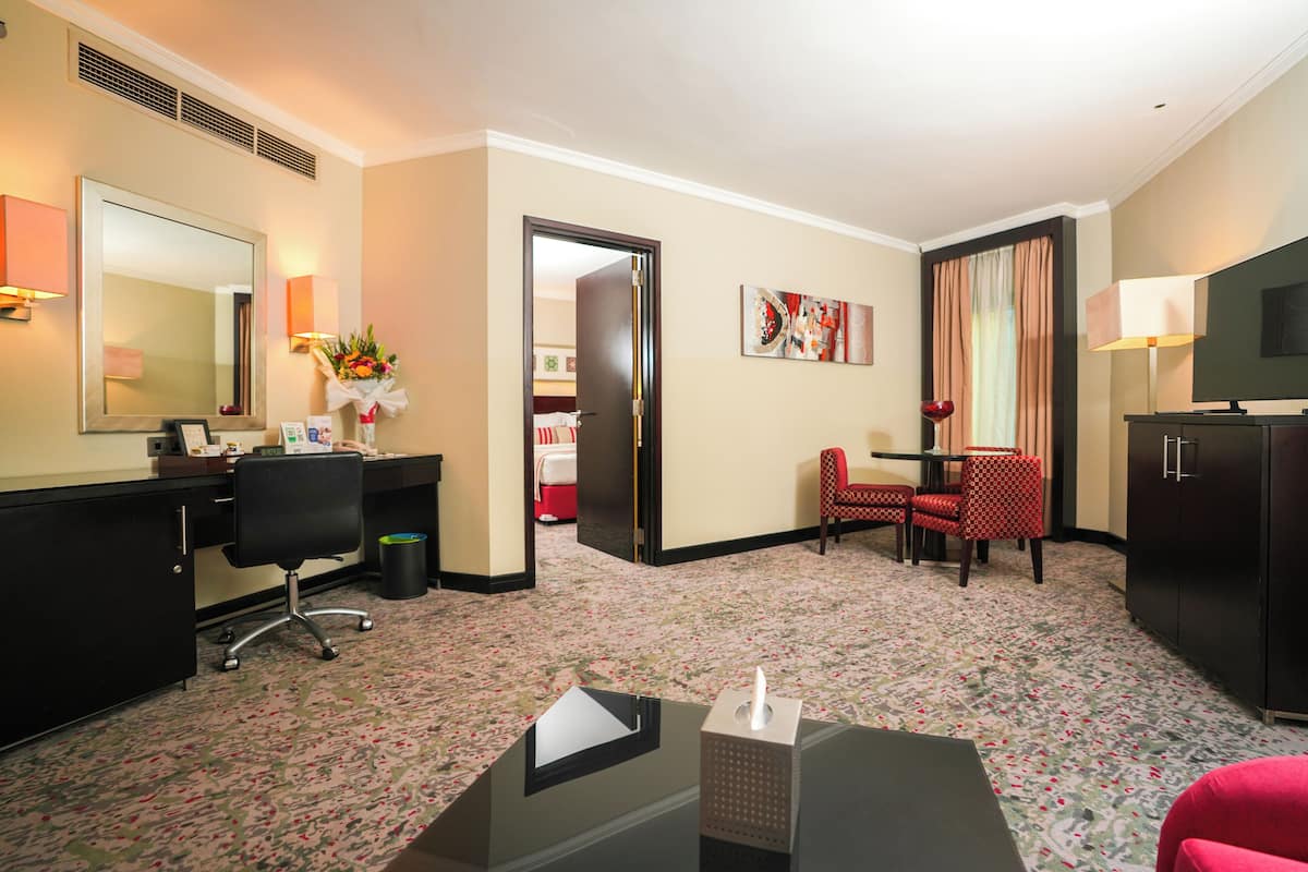 Suite ejecutiva, 1 cama King size, para no fumadores | 1 habitación, minibar, caja de seguridad en la habitación y escritorio