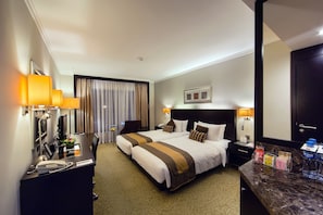 Deluxe Room, 2 Twin Beds, Non Smoking | 1 bedroom, minibar, in-room safe, desk