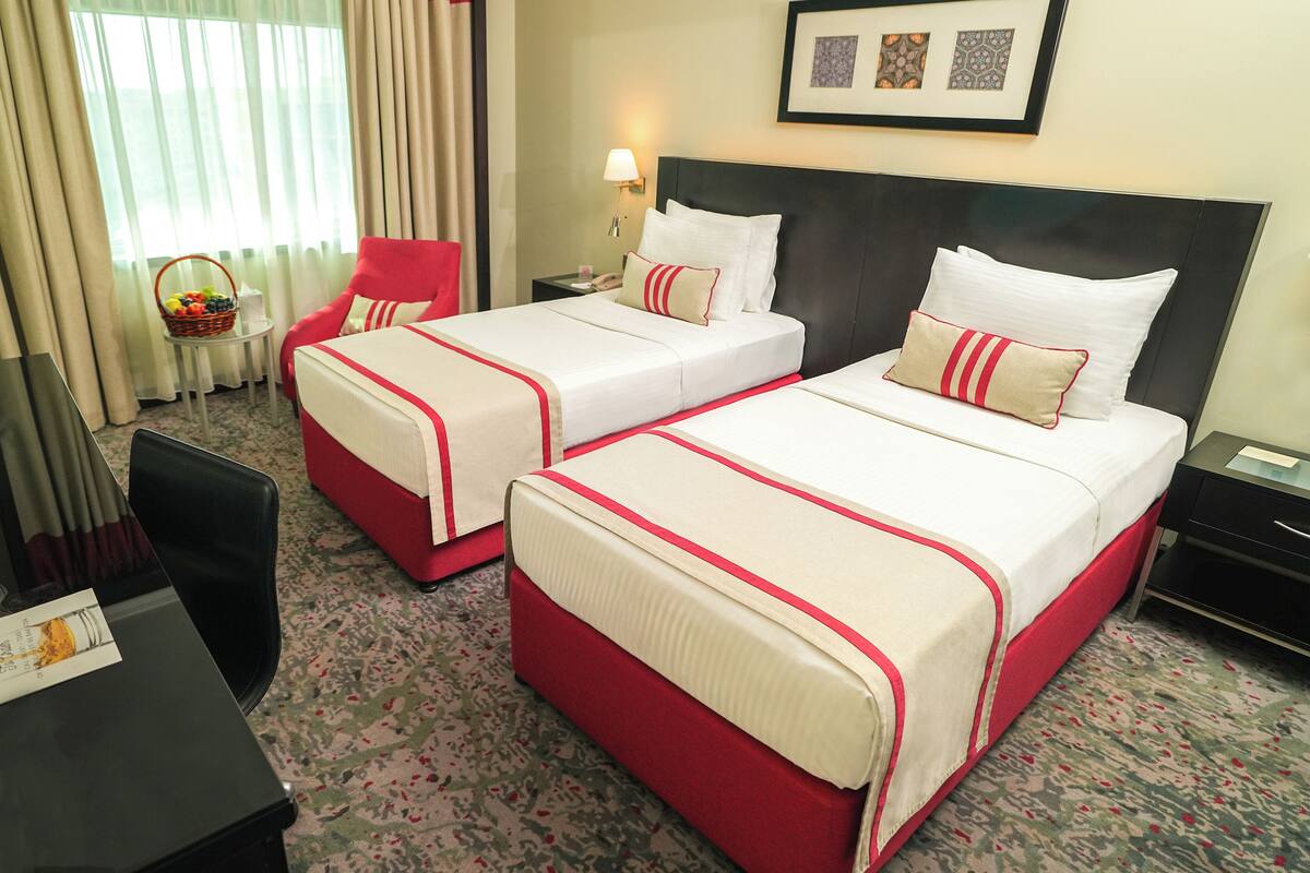 Deluxe Room, 2 Single Beds, Accessible, Non Smoking | 1 bedroom, minibar, in-room safe, desk