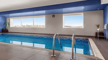 Piscine couverte, maîtres-nageurs sur place