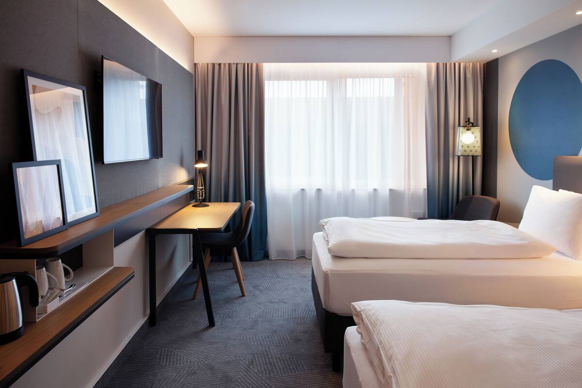Standard Room, 2 Twin Beds | Hypo-allergenic bedding available, desk, laptop workspace