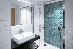 Shower, rainfall showerhead, eco-friendly toiletries, hair dryer - Holiday Inn Ratingen City by IHG (Ratingen)