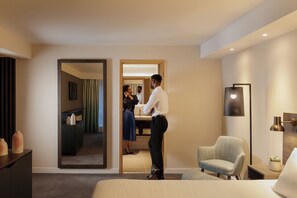 Premium Room, 1 Queen Bed with Sofa bed | Hypo-allergenic bedding, desk, laptop workspace, blackout drapes - Holiday Inn Ratingen City by IHG (Ratingen)