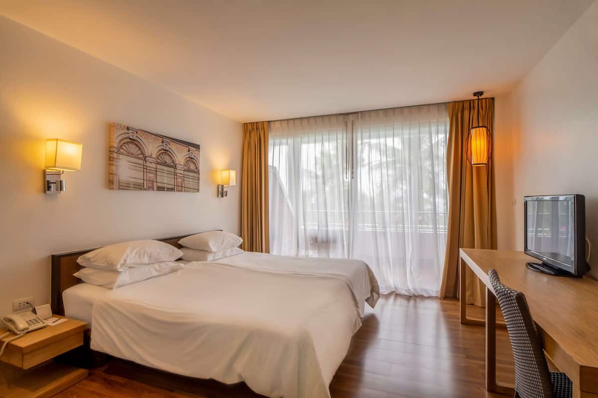 Deluxe Room, 1 King Bed, Non Smoking, Ocean View