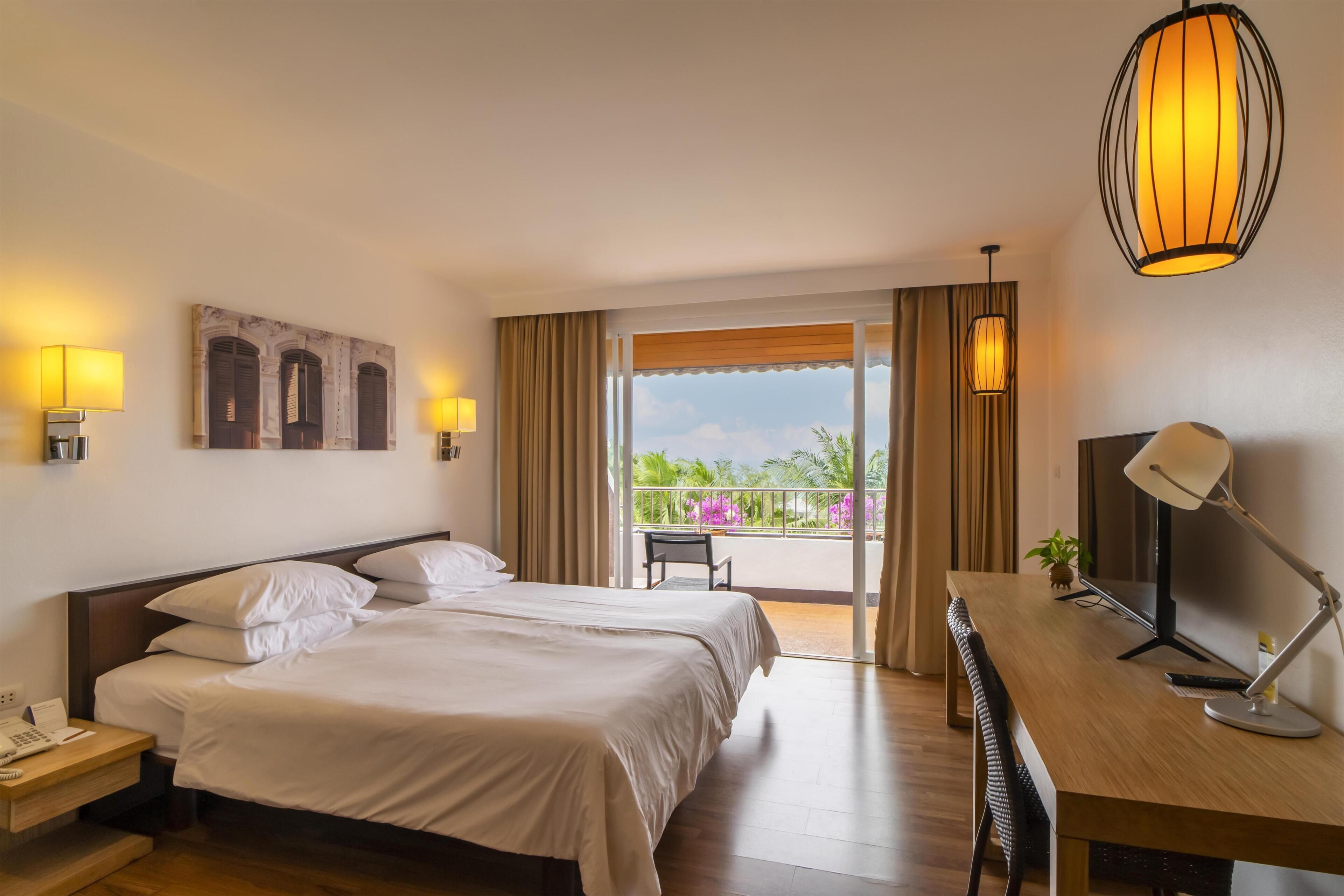 Quarto luxo, 1 cama King, geladeira, vista para o oceano | Cofres nos quartos, individualmente mobiliados, escrivaninha