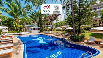 3 outdoor pools, pool umbrellas, pool loungers