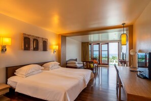Quarto família, 1 cama King, para não fumantes, de frente para o oceano (with Sofabed) | Cofres nos quartos, individualmente mobiliados, escrivaninha