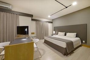 Suíte Premium Casal Deficiente | Minibar, coffre-fort, bureau