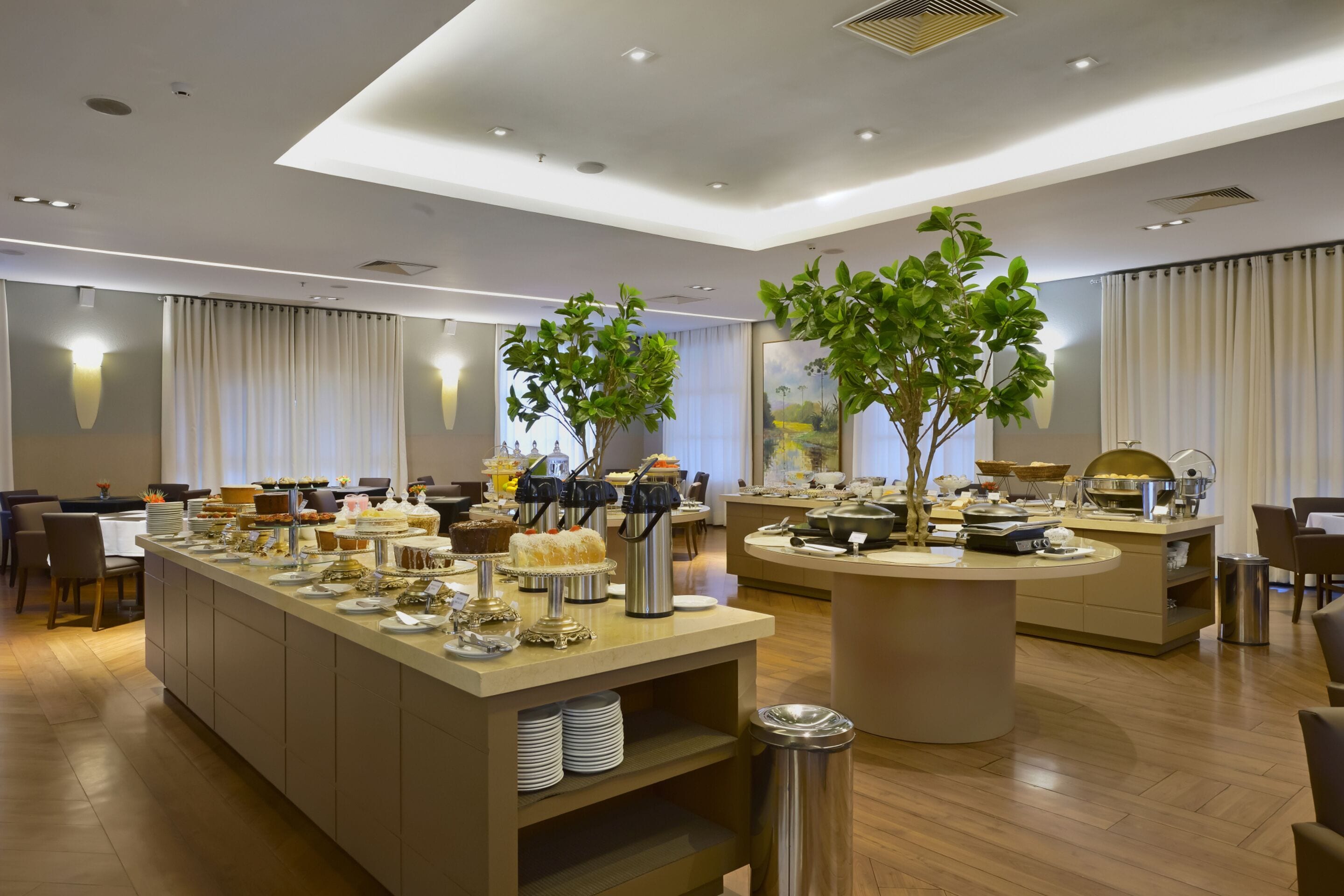 breakfast, lunch, dinner served; international cuisine