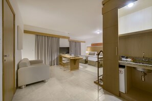 Suíte Super Luxo Twin | 1 habitación, minibar, caja de seguridad en la habitación y escritorio 