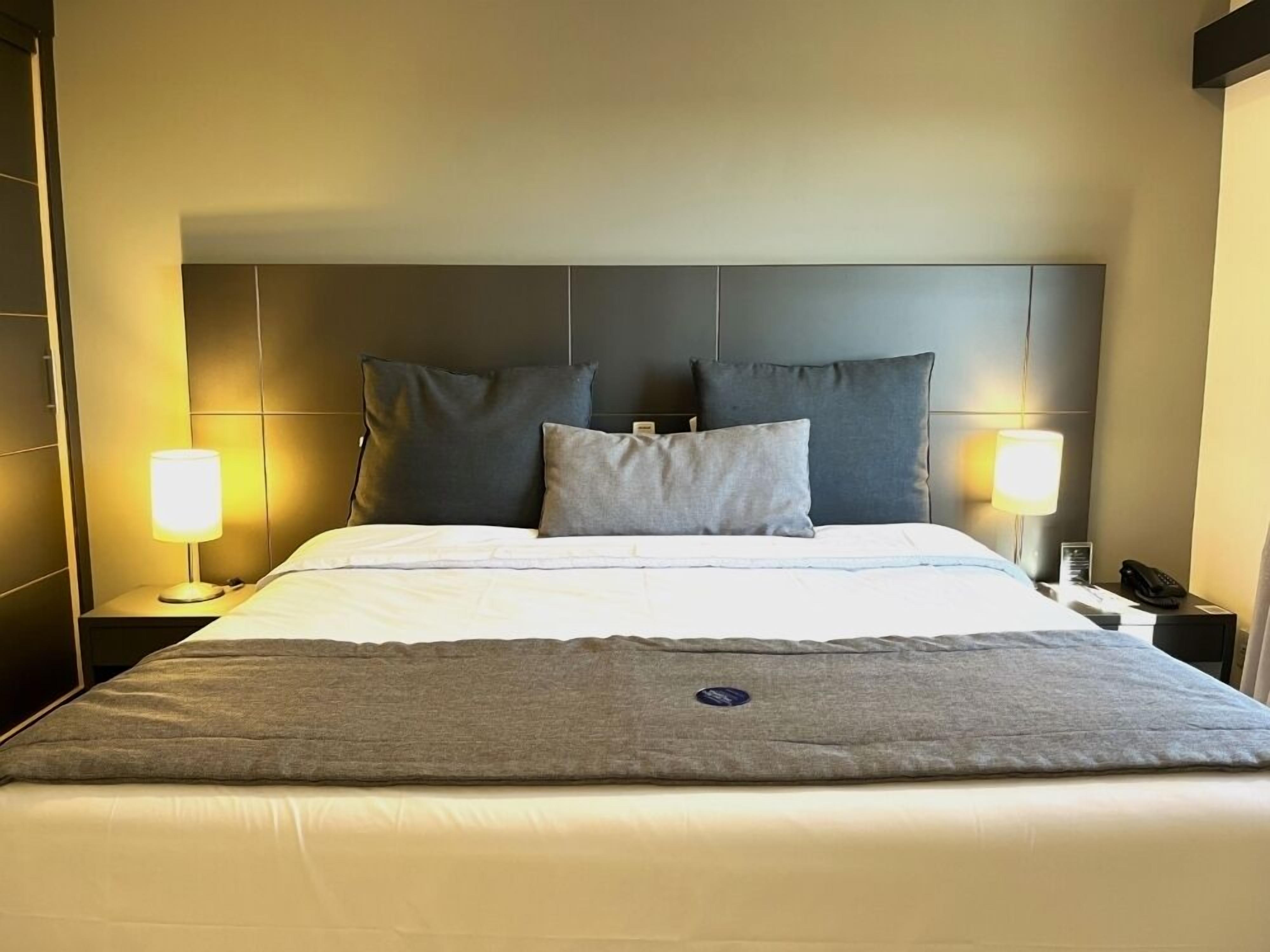 Minibar, in-room safe, desk, laptop workspace