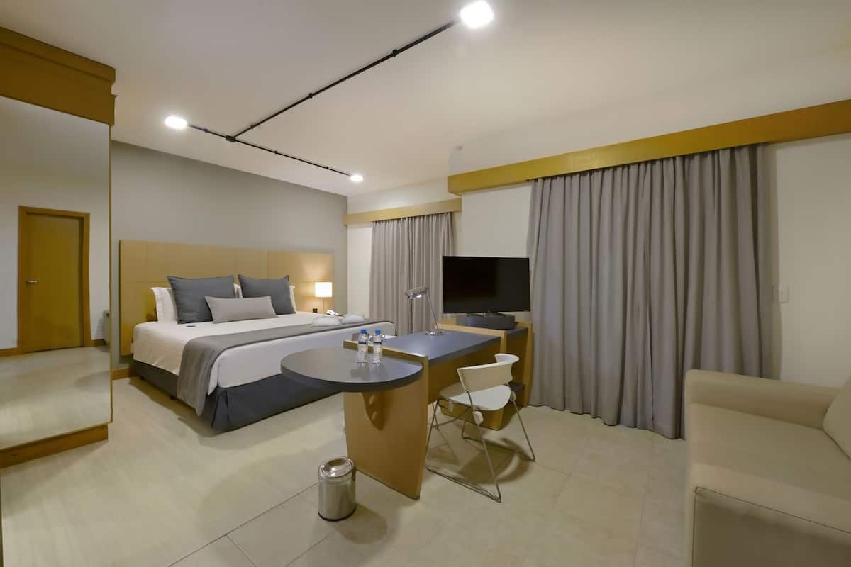 1 bedroom, minibar, in-room safe, desk