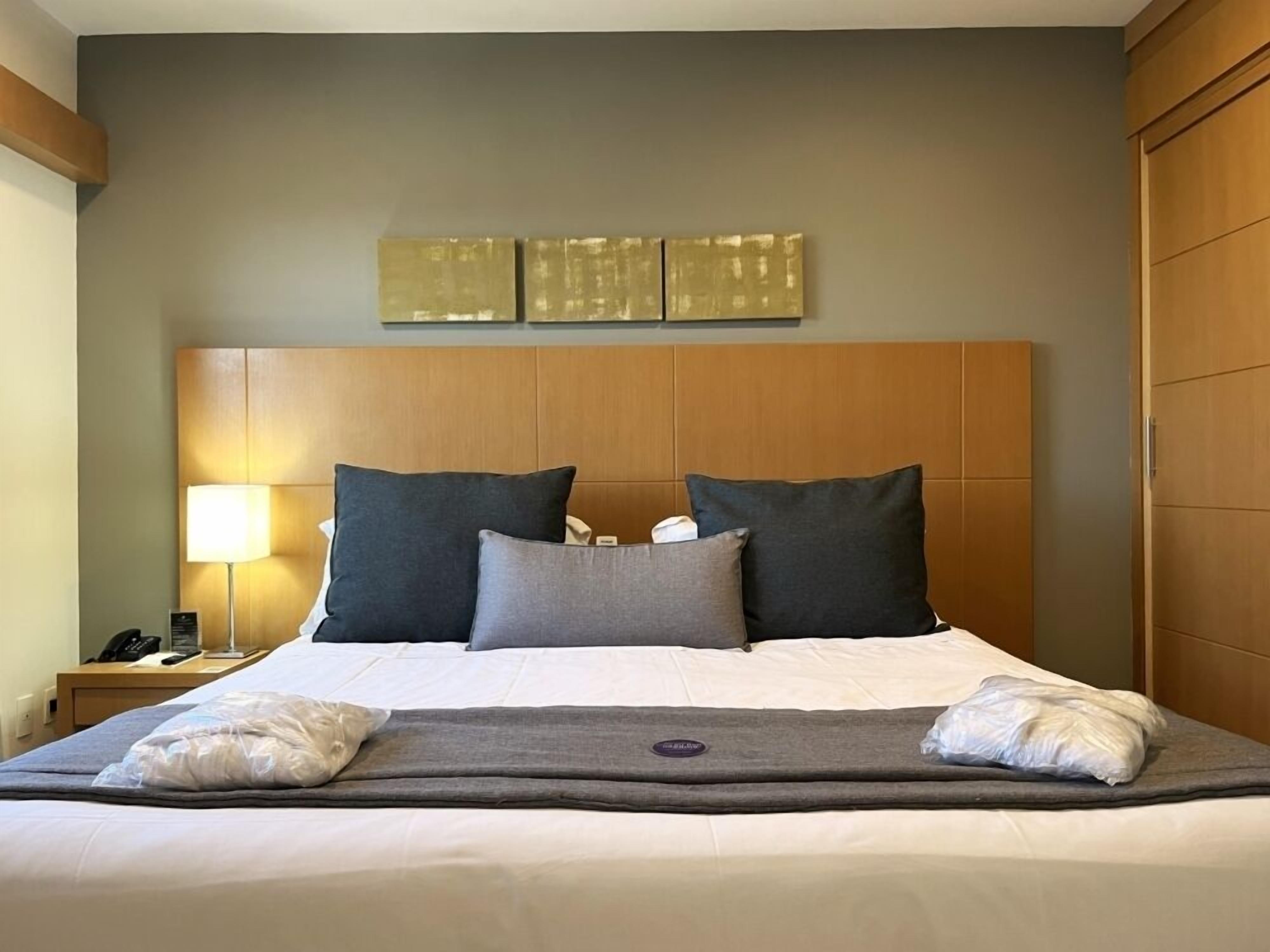 Minibar, in-room safe, desk, laptop workspace