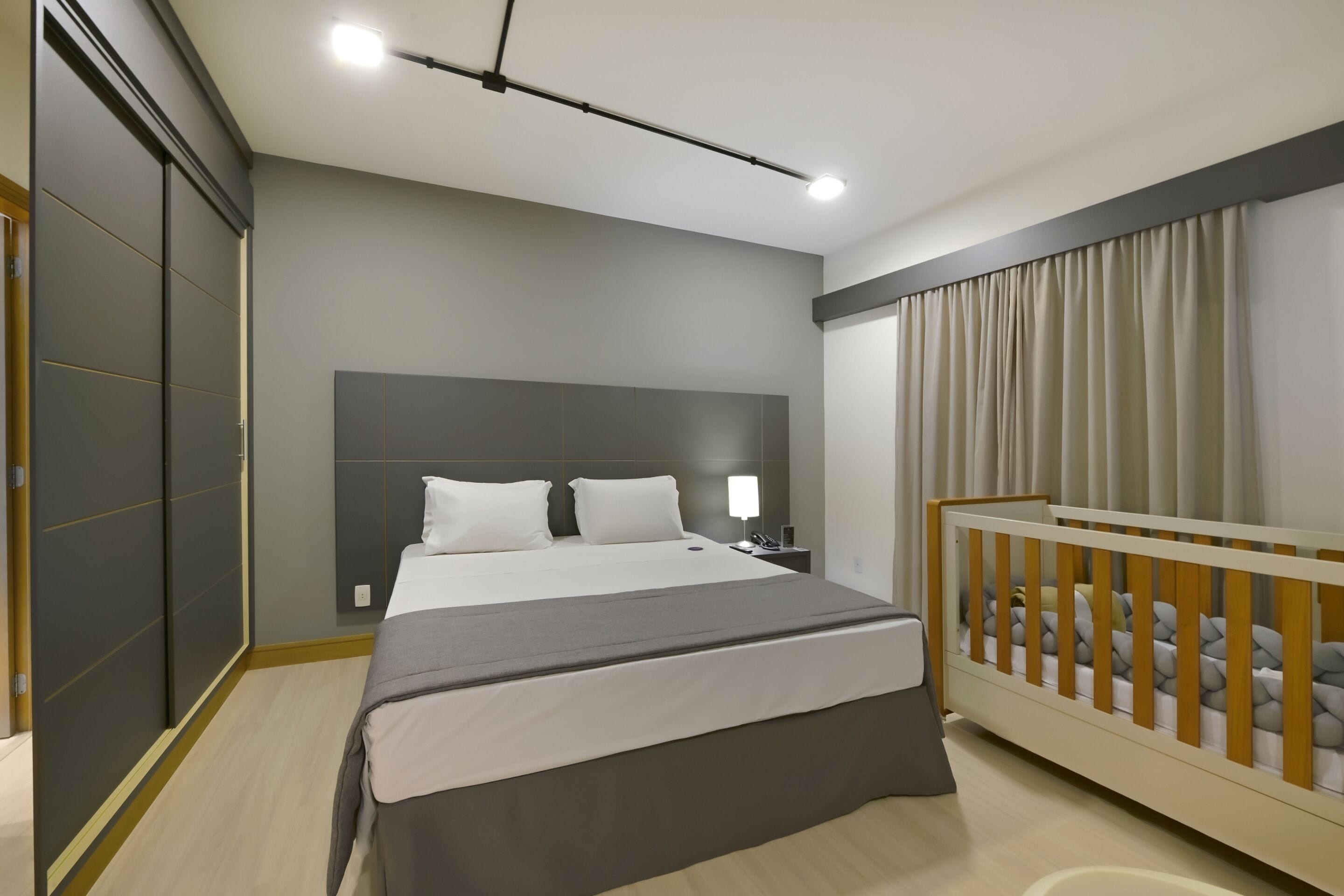 suíte premium bebê | minibar, in-room safe, desk, laptop workspace