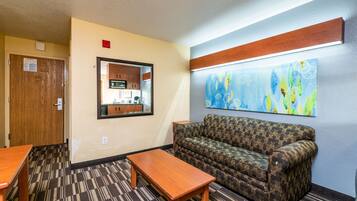 Studio Suite, 1 Queen Bed, Non Smoking (No Pets) | Living area