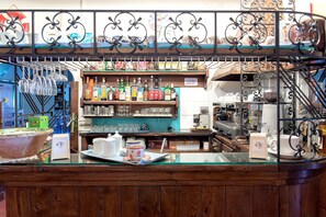 Bar (in der Unterkunft)