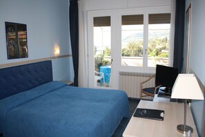Double or Twin Room, Terrace, Sea View | Minibar, in-room safe, desk, cots/infant beds - Hotel Sole Mare (Sanremo)