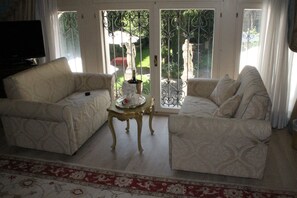 Superior kamer | Donzen dekbedden, een minibar, een kluis op de kamer, geluiddichte muren