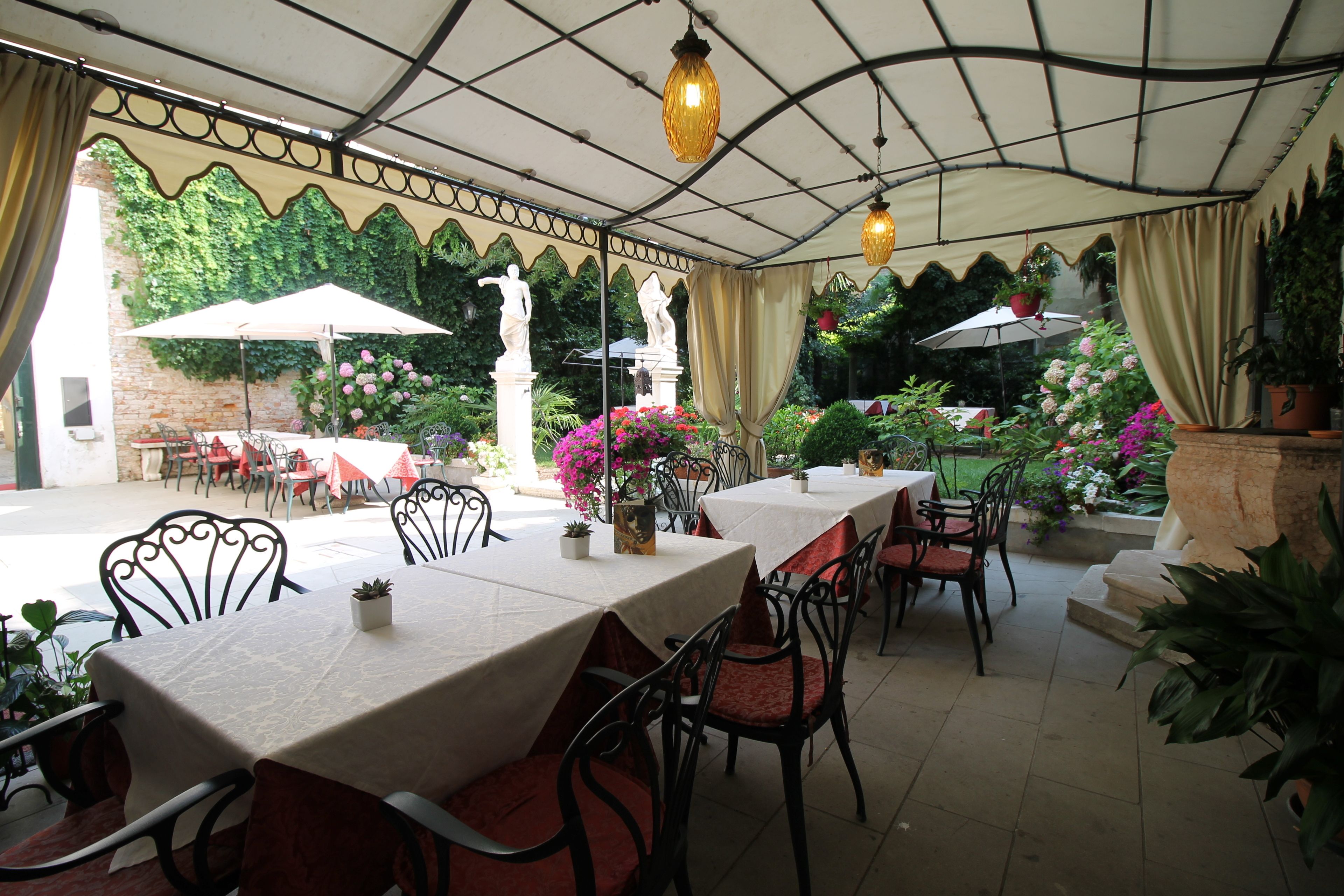 Esmorzar diari d'estil bufet gratuït 