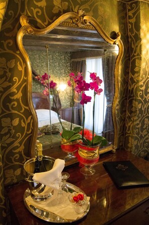 Couette en duvet d'oie, minibar, coffres-forts dans les chambres