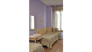 Desk - Hotel Regina (Florence)