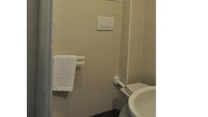 Hair dryer (on request), towels - Hotel Regina (Florence)