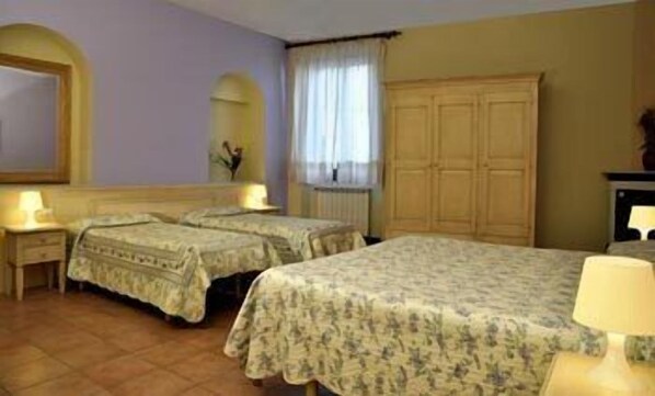 Desk - Hotel Regina (Florence)