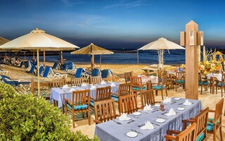 4 restaurantes; se sirve desayuno, almuerzo y cena