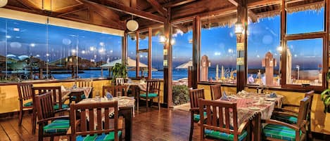 4 restaurants, breakfast, lunch, dinner served; Italian cuisine