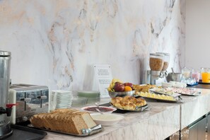 Free daily buffet breakfast