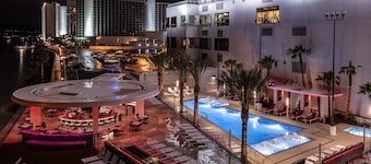 唐拉弗林河濱渡假村飯店及賭場