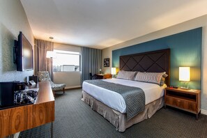 Superior Room, 1 King Bed | Premium bedding, down duvets, in-room safe, desk - Hotel Universel Montreal (Montreal)