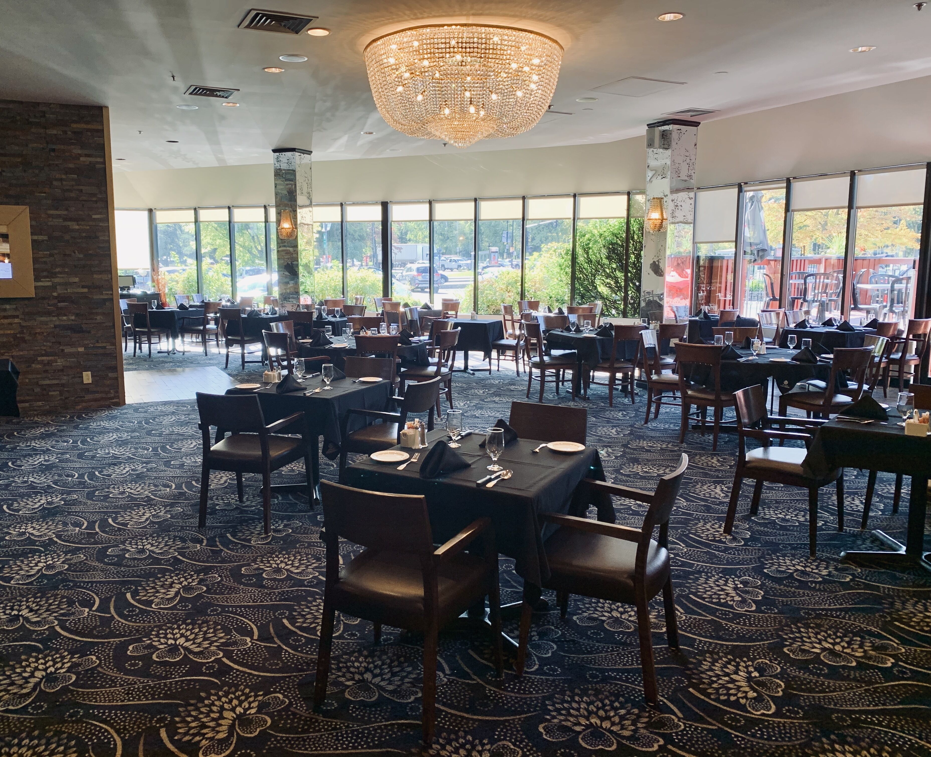 breakfast and dinner served, italian cuisine