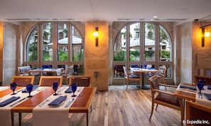 2 restaurants, breakfast served