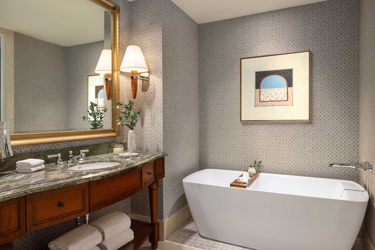 Separate tub and shower, deep soaking tub, hydromassage showerhead