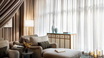 Couples treatment room(s), sauna, hot tub, steam room, body treatments