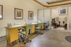 Couples treatment room(s), sauna, hot tub, steam room, body treatments
