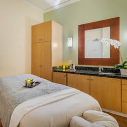 Couples treatment rooms, sauna, hot tub, steam room, body treatments