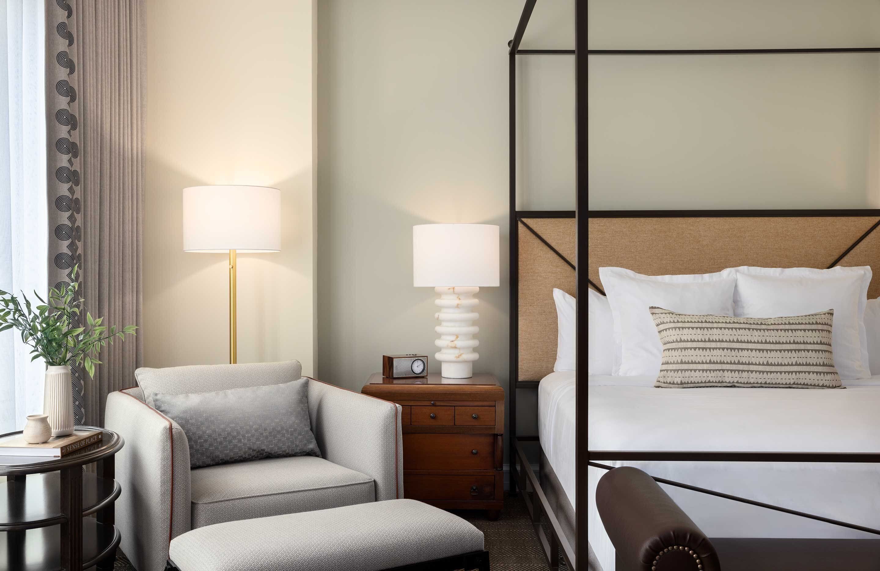 Premier Room, 1 King Bed (Riverview) | Egyptian cotton sheets, premium bedding, pillowtop beds, minibar