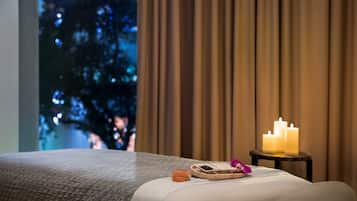 Couples treatment room(s), sauna, hot tub, steam room, body treatments