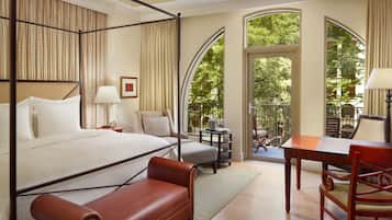 客房, 1 张特大床, 阳台 (Luxury Spa Room) | 埃及棉床单、高档床上用品、加厚床垫、迷你吧