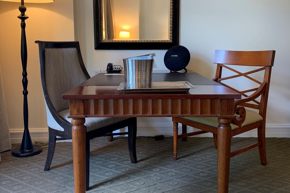 Egyptian cotton sheets, premium bedding, pillowtop beds, minibar