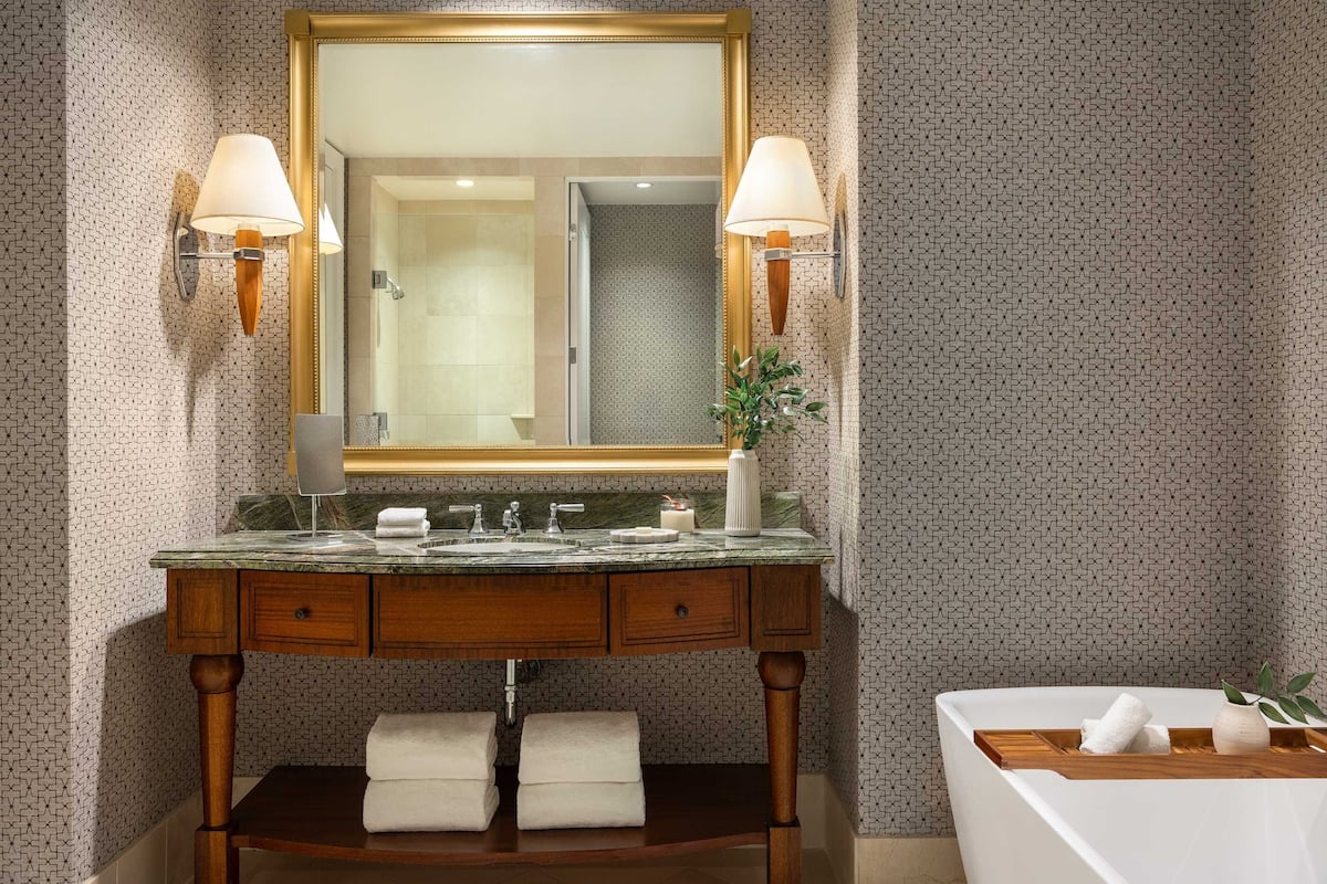 Separate tub and shower, deep soaking tub, hydromassage showerhead