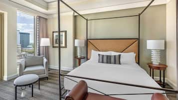 Premier Room, 1 King Bed | Egyptian cotton sheets, premium bedding, pillowtop beds, minibar