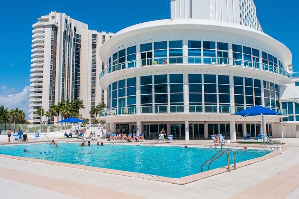 Outdoor pool, pool umbrellas, sun loungers